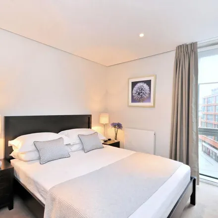 Rent this 3 bed apartment on Saunders Apartments in Merchant Street, London