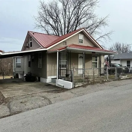 Image 1 - 204 School Street, Vine Grove, Hardin County, KY 40175, USA - House for sale