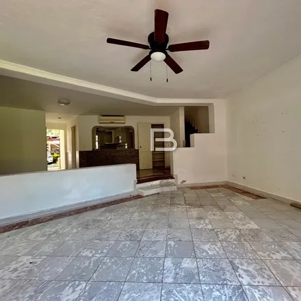 Rent this studio house on Avenida Paraíso in Isla Dorada, 75500 Cancún