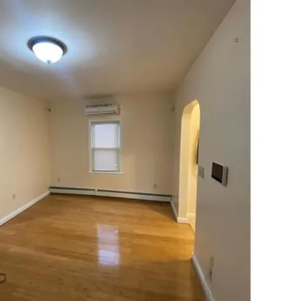 Image 3 - 2930 Throop Avenue, New York, NY 10469, USA - House for sale