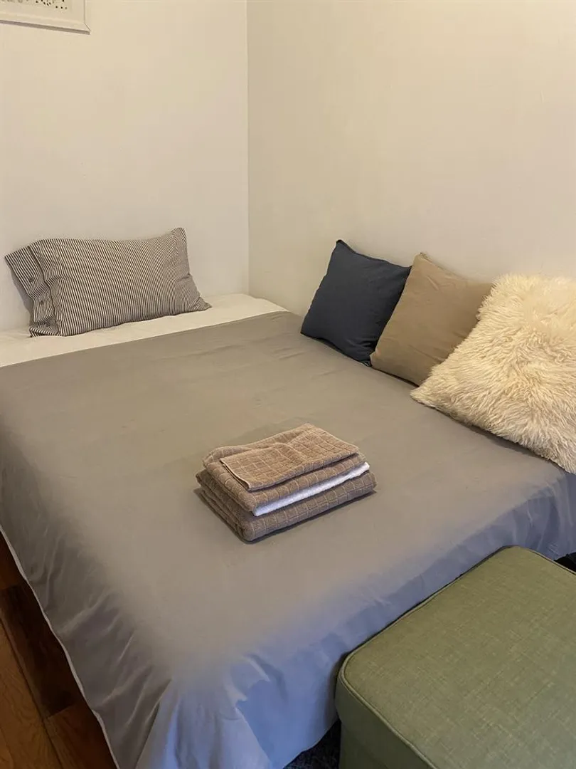 597 1/2 18th Street, New York, NY 11218, USA | Room for rent