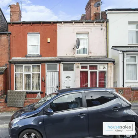 Buy this 4 bed townhouse on Dorset Road in Leeds, LS8 3QL