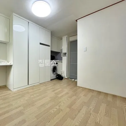 Rent this studio apartment on 서울특별시 관악구 봉천동 1684-15