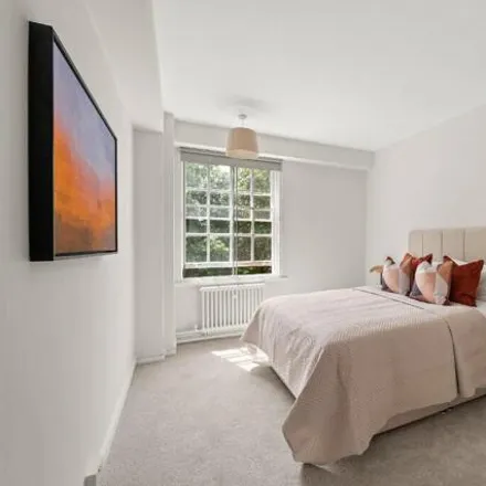 Image 2 - Grenville House, Dolphin Square, London, SW1V 3QT, United Kingdom - Room for rent