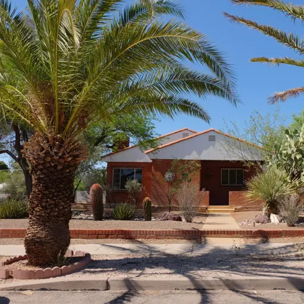 Rent this 3 bed house on 1403 East Waverly Street in Tucson, AZ 85719