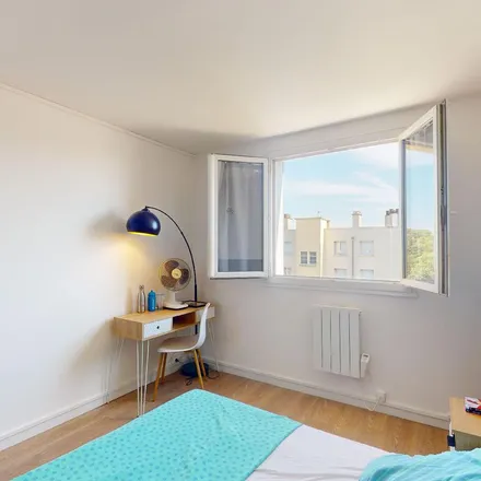 Rent this 3 bed apartment on 33 Rue de Sully in Valence, France