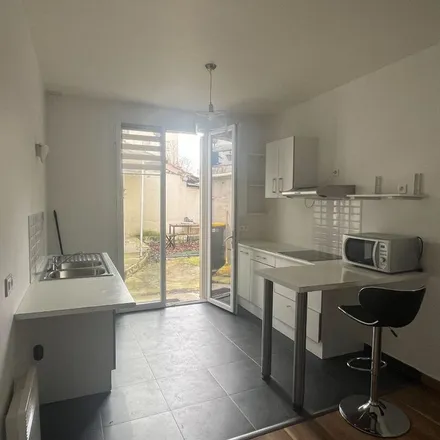 Rent this 2 bed apartment on 3 Avenue du 4 Septembre in 94100 Saint-Maur-des-Fossés, France