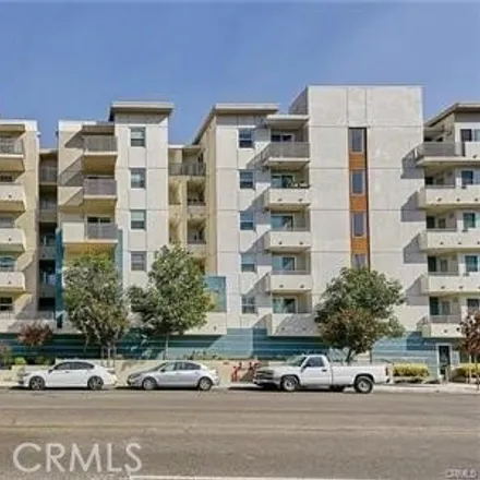 Buy this 2 bed condo on 3087 West 5th Street in Los Angeles, CA 90020