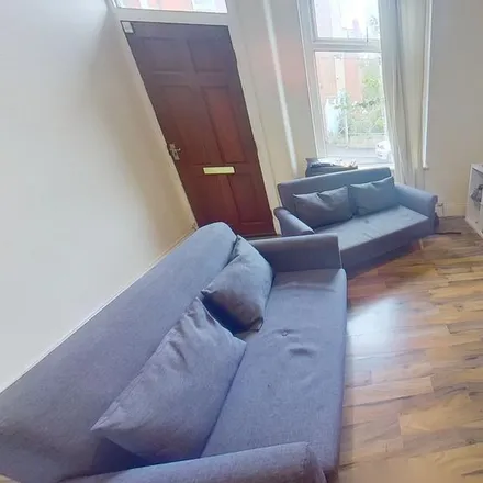 Rent this 2 bed house on Kelsall Terrace in Leeds, LS6 1RD