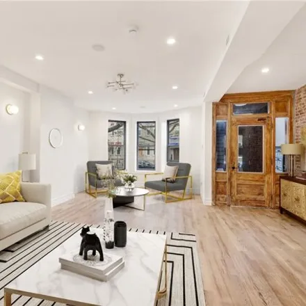 Image 1 - 224 Grant Avenue, New York, NY 11208, USA - Townhouse for sale
