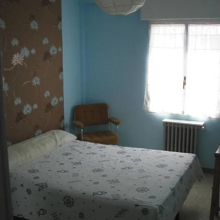 Rent this 3 bed apartment on Calle Maestro Serrano in 1, 50005 Zaragoza