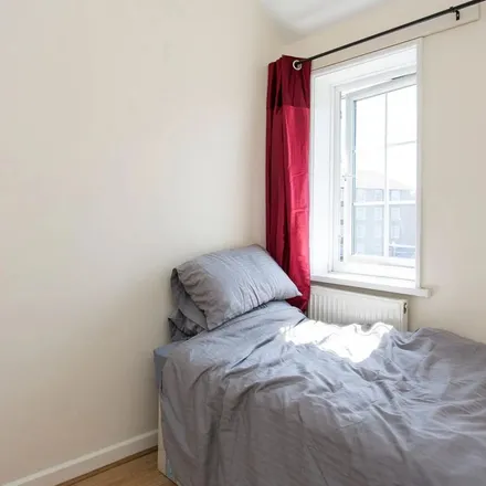 Rent this 1 bed apartment on 139 Westway in London, W12 7AP