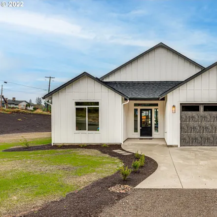 Buy this 3 bed house on 901 Cloverdale Road in Cowlitz County, WA 98625