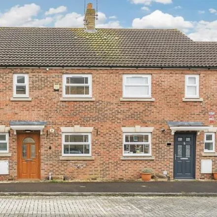 Buy this 3 bed townhouse on Arncott Way in Fairford Leys, HP19 7AW