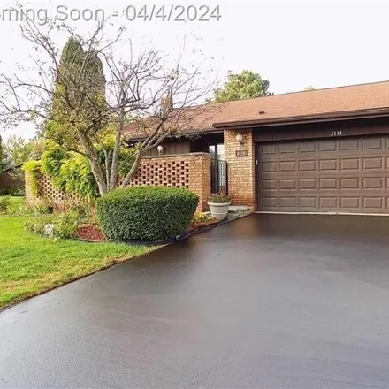 Rent this 3 bed condo on 2187 Bordeaux in West Bloomfield Charter Township, MI 48323