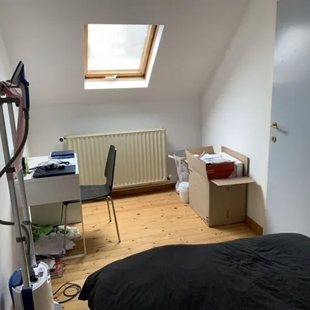 Rent this 3 bed apartment on Avenue du Couronnement - Kroninglaan 14 in 1200 Woluwe-Saint-Lambert - Sint-Lambrechts-Woluwe, Belgium