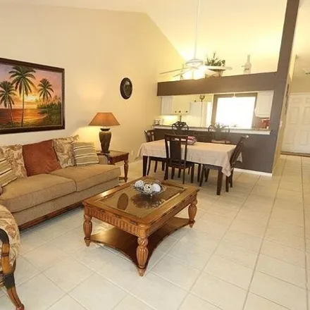 Image 7 - 295 Robin Hood Circle, Collier County, FL 34104, USA - Condo for rent