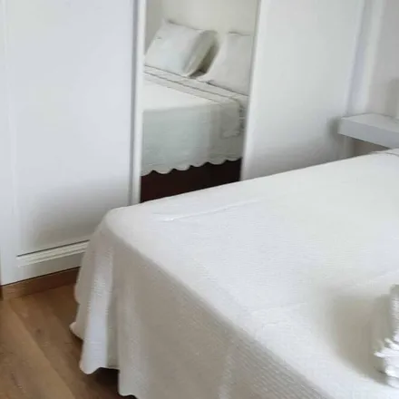 Rent this 3 bed house on Avenida de Portugal in 8500-291 Alvor, Portugal