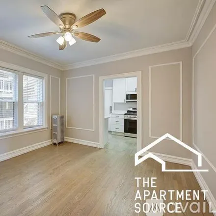 Image 2 - 1352 W Carmen Ave, Unit 1S - Apartment for rent