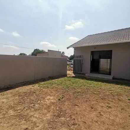 Image 3 - Blockbusters, Largo Road, Ekurhuleni Ward 75, Gauteng, 1559, South Africa - Apartment for rent