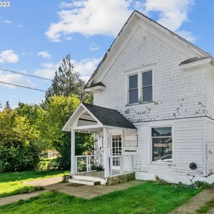 Buy this studio house on 322 East Main Street in Sheridan, Yamhill County