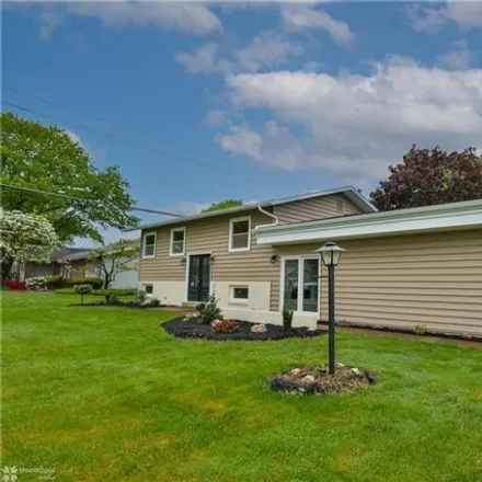Image 2 - 1305 Warba Drive, Kuhnsville, Upper Macungie Township, PA 18104, USA - House for sale