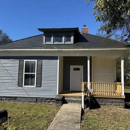 Rent this 3 bed house on 726 Childers St in Pulaski, Tennessee