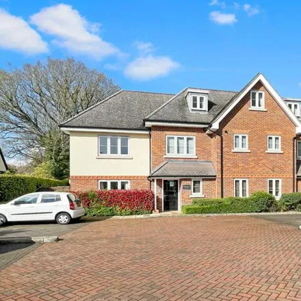 Buy this 2 bed apartment on Rickmansworth Road in Chesham Bois, HP6 5JW