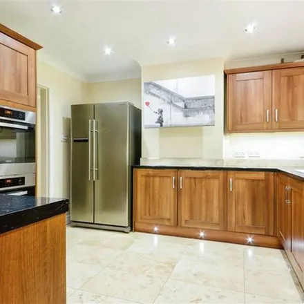 Rent this 4 bed apartment on Homefield Road in Hemel Hempstead, HP2 4DA