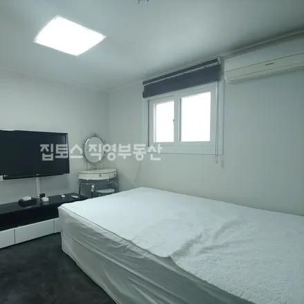 Rent this studio apartment on 서울특별시 서초구 잠원동 11-12