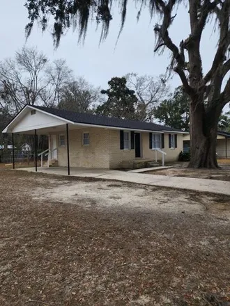 Buy this 3 bed house on 986 Clifton Drive in Valdosta, GA 31601