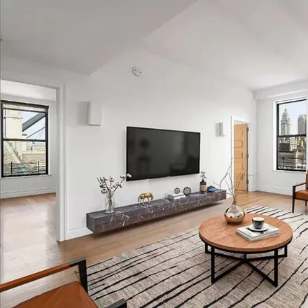 Rent this 3 bed apartment on The Ormonde in 154 West 70th Street, New York