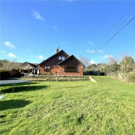 Image 2 - Mouse Lodge, School Road, Waldringfield, IP12 4QR, United Kingdom - House for sale