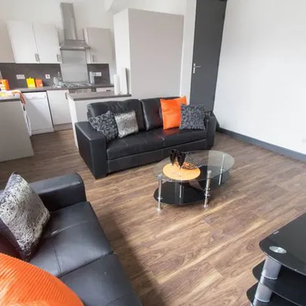 Rent this 5 bed townhouse on Beechwood View in Leeds, LS4 2LP