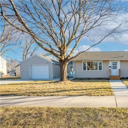 Buy this 4 bed house on 423 Jefferson Avenue in North Mankato, MN 56003