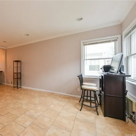 Image 3 - 152-31 11th Avenue, New York, NY 11357, USA - House for sale