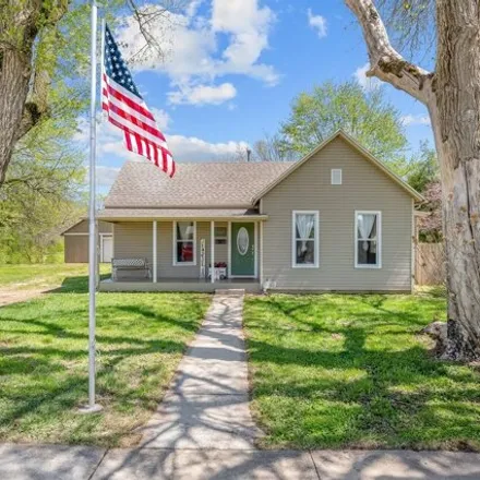 Buy this 3 bed house on 217 East 2nd Street in Marshfield, MO 65706