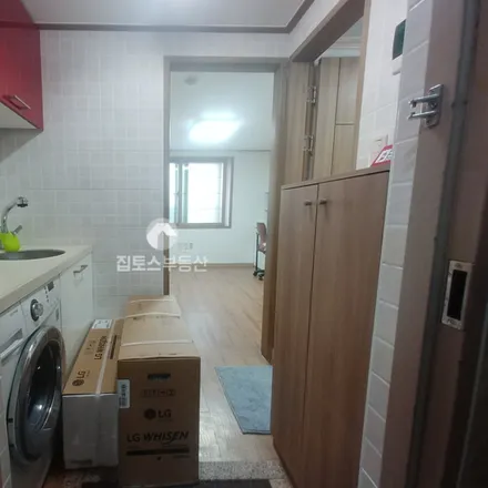 Rent this 2 bed apartment on 서울특별시 강남구 신사동 569-2