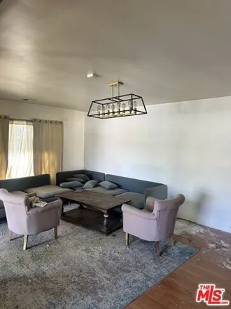 Image 5 - 7447 Ranchito Avenue, Los Angeles, CA 91405, USA - House for sale