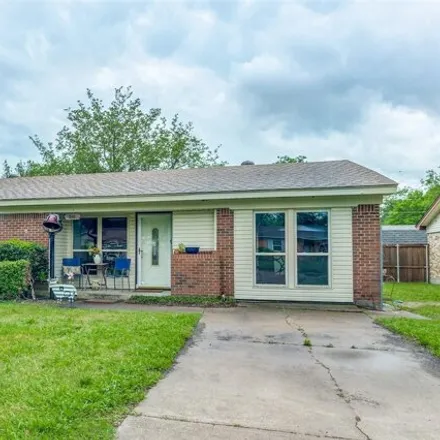 Buy this 3 bed house on 880 Miranda Drive in Mesquite, TX 75149