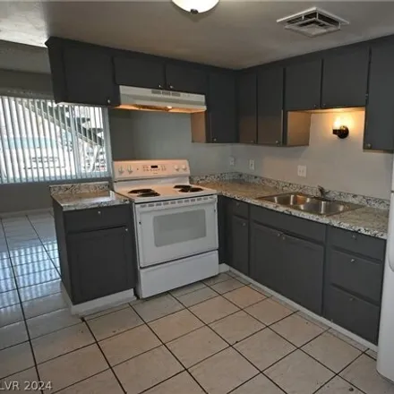Image 2 - 3093 East Carey Avenue, North Las Vegas, NV 89030, USA - Apartment for rent