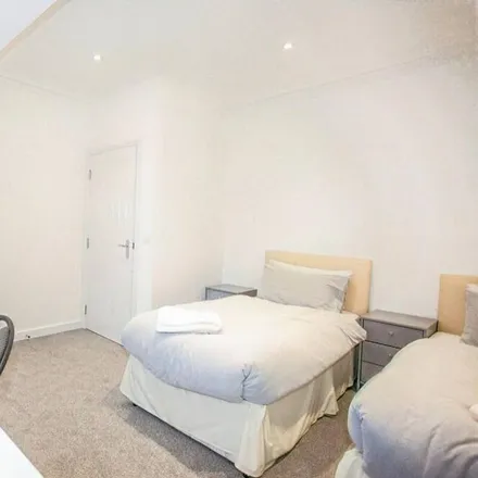 Rent this 2 bed apartment on Watford in WD18 7RX, United Kingdom