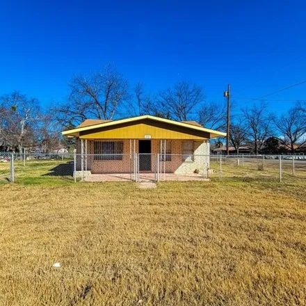 Image 1 - 206 3rd Street, Quemado, Maverick County, TX 78877, USA - House for sale