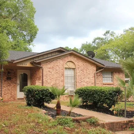 Buy this 3 bed house on 1229 Cottonwood Street in Fredonia Hill, Nacogdoches