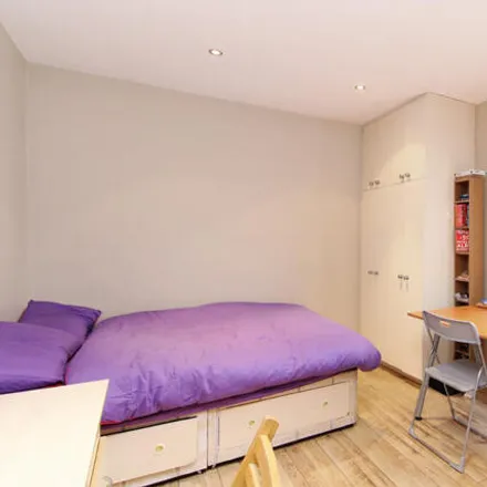 Image 2 - 7 Orchard Square, London, W14 9XE, United Kingdom - Apartment for rent