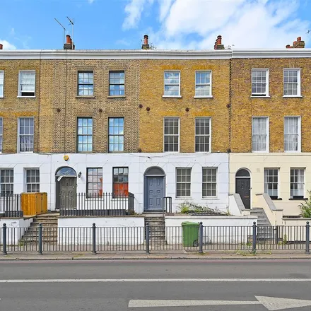 Rent this 3 bed townhouse on Commercial Road in Ratcliffe, London