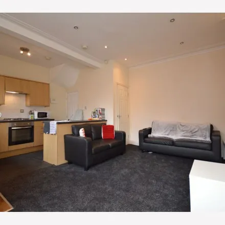 Image 3 - Beechwood View, Leeds, LS4 2LP, United Kingdom - Apartment for rent