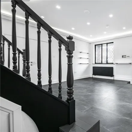 Rent this 5 bed house on Forestdale in London, N14 7DY