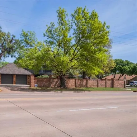 Image 5 - 7962 Northwest Micklegate Boulevard, Lawton, OK 73505, USA - House for sale