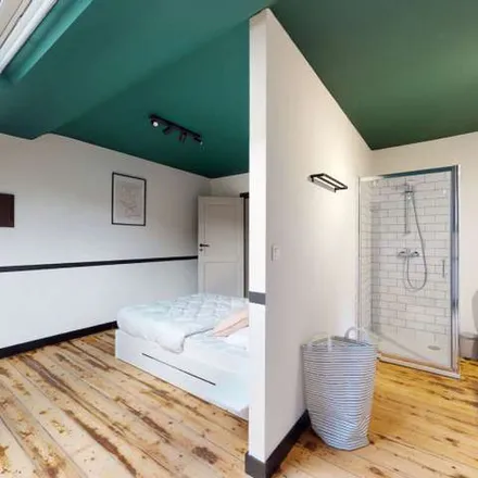 Rent this 2 bed apartment on Rue du Cornet - Hoornstraat 121 in 1040 Etterbeek, Belgium